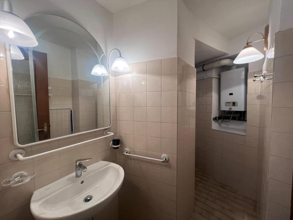 Apartment In Central Square With Lake View 레노 외부 사진